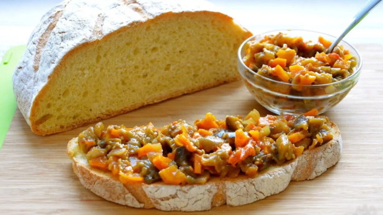 Икра овощная с грибами. Овощная икра. Икра баклажанная. Овощная икра. Грибная икра с помидорами.