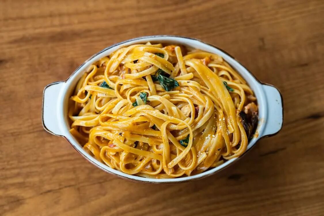 Собака спагетти. Лапша. Макароны лапша. Хорошие макароны. Лапша спагетти.