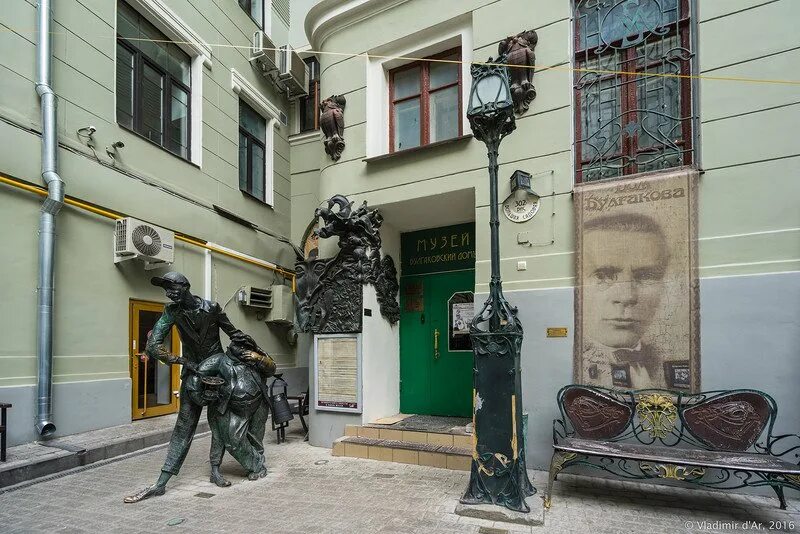 Где дом булгакова. Большая Садовая 10 дом Булгакова. Дом-музей Булгакова в Москве на большой садовой. Музей Булгаковский дом 302 бис. Музей м Булгакова в Москве на садовой 10.