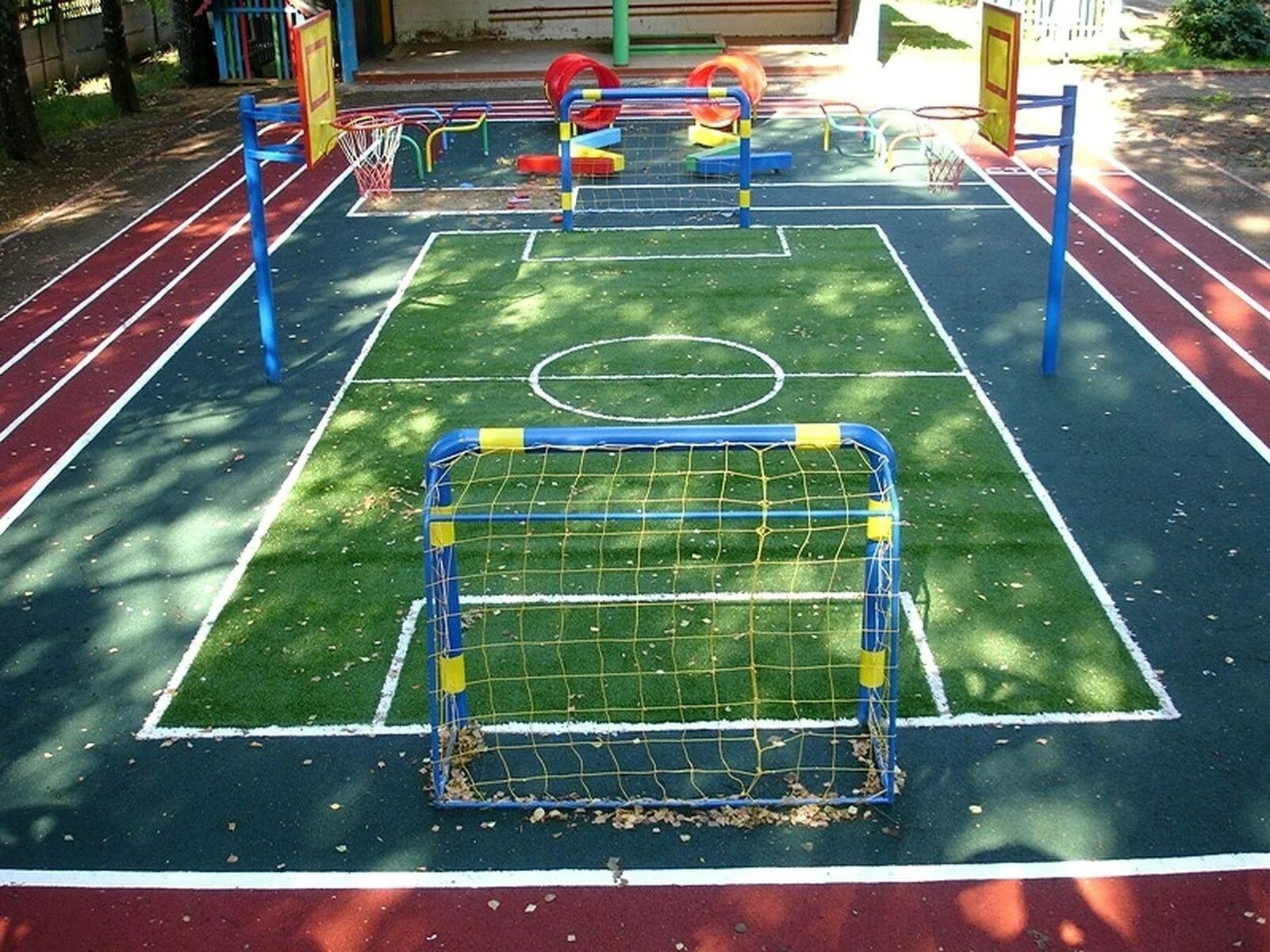 Детские спортивные площадки. Спортплощадка в детском саду. Спортивная площадка для детей. Спортивные площадки для детских садов. Требования к спортивным площадкам