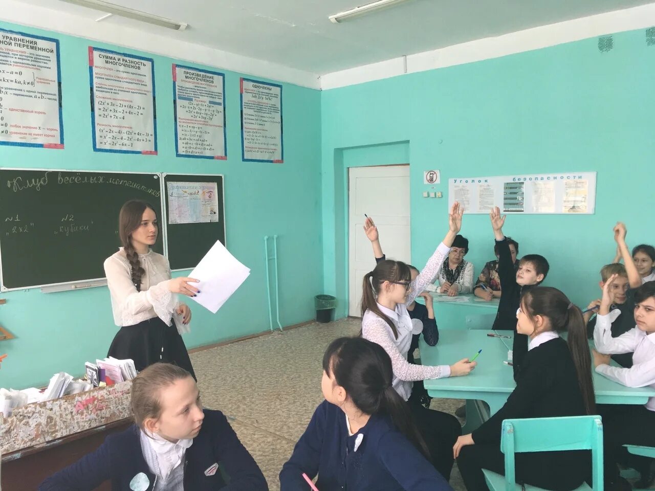 Новочеркасск школа 17 учителя. Математика 17 школа. Школа 17. Школа 16 ногинск учителя. Элжур 17 школа саранск тавла.