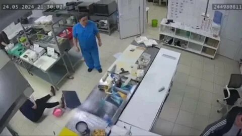 Мужчина зарезал сотрудницу общепита