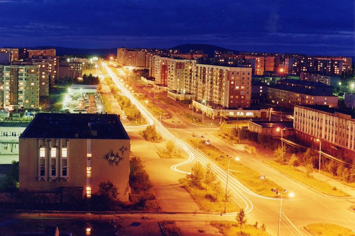 Город Нерюнгри. Город Нерюнгри Республика Саха Якутия. Нерюнгри 1980. Город Нерюнгри ночью.