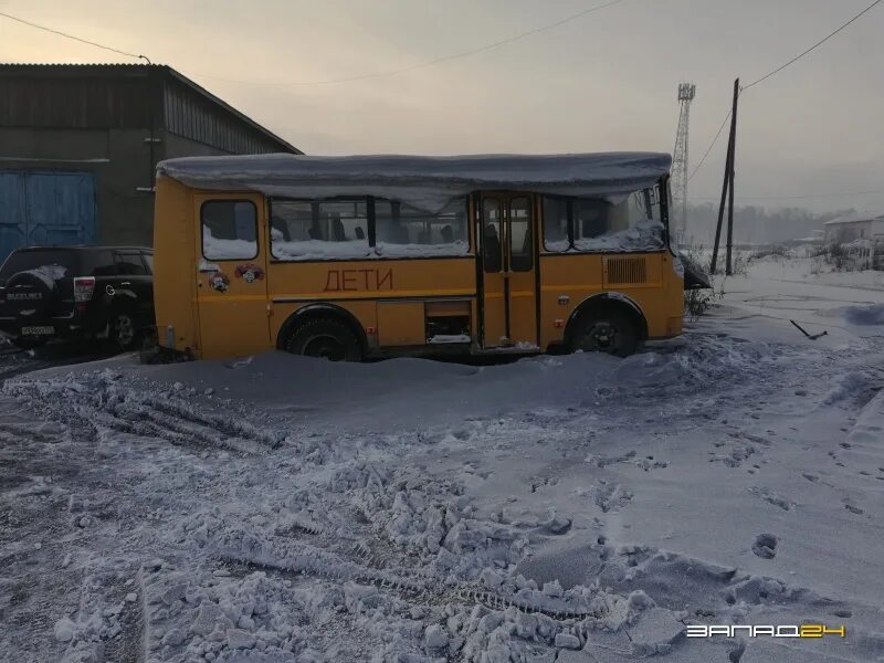 Запад 24 ачинск ачинский. Брошенные автобусы. Брошенные автобусы ПАЗ. Поселок горный Ачинский район. Автобус Ачинск.