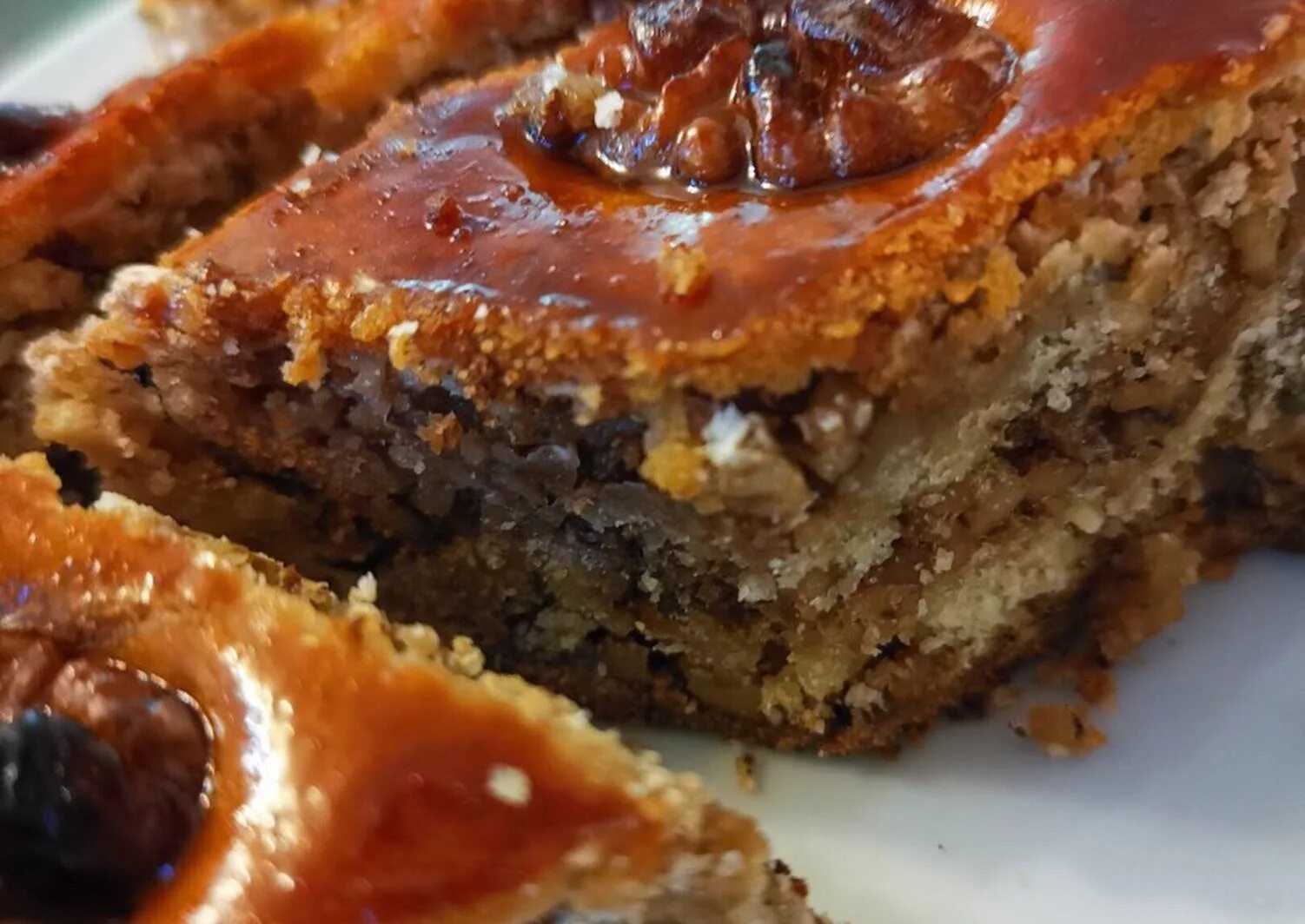 Сочинский пирог сувенир. Пирог с грецкими орехами и безе. Сочинский пирог. Сочинский пирог с грецкими орехами. Сочинский пирог сувенир.