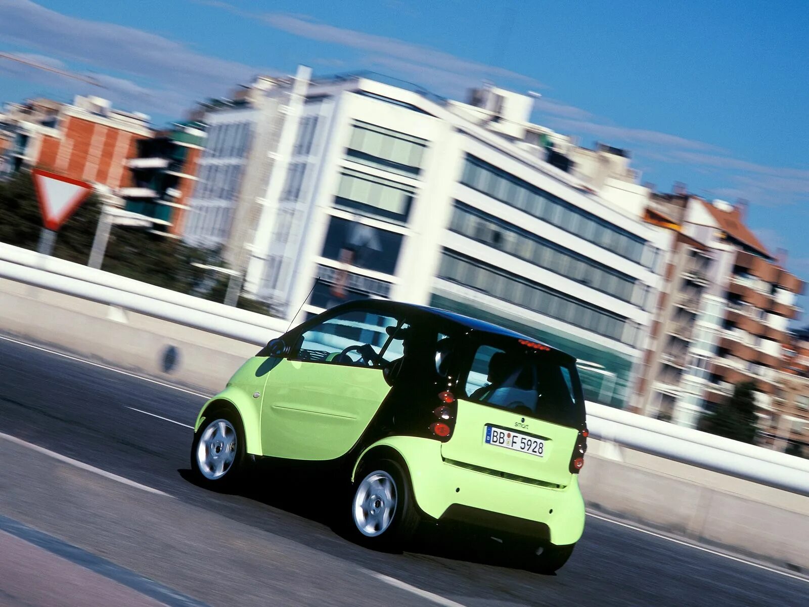Мерседес смарт электромобиль. Новый smart fortwo 2020. Smart fortwo 2014. Smart fortwo 2011. More smart.