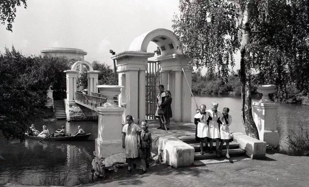 саду дворца пионеров свердловск. ротонда екатеринбург харитоновский парк. сад вайнера екатеринбург история. школа № свердловск. свердловск парк дворца пионеров.