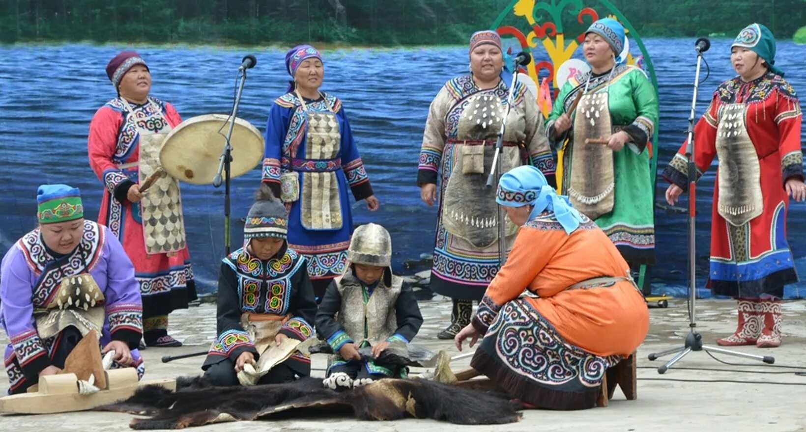 Нанайцы основные занятия. Село Джари Нанайского района. Село Джари Нанайского района Хабаровского края. Коренные народы Хабаровского края нанайцы. Нанайцы народы дальнего Востока.