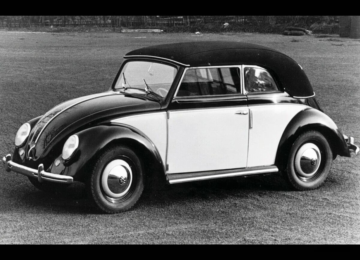 Volkswagen первый автомобиль. Фольксваген Кафер Жук 1938. Volkswagen Käfer – «Жук». 1946. Volkswagen 1949. Фольксваген Жук 1949.