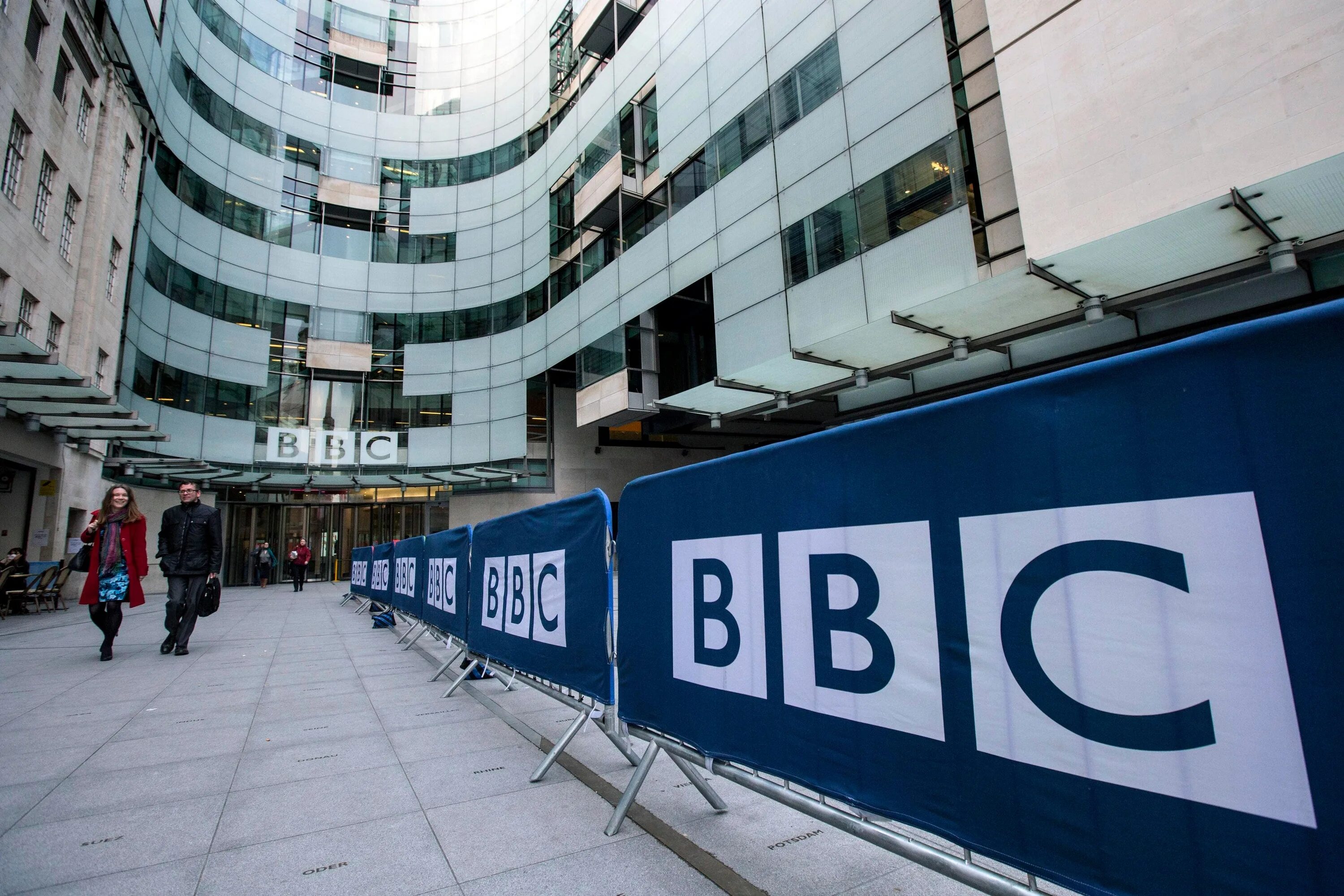 Bbc на русском языке. Bbc би-би-си. Bbc ("би-би-си"). 1927год Маркони. Коммуникационный центр би-би-си в Лондоне. Bbc Корпорация.