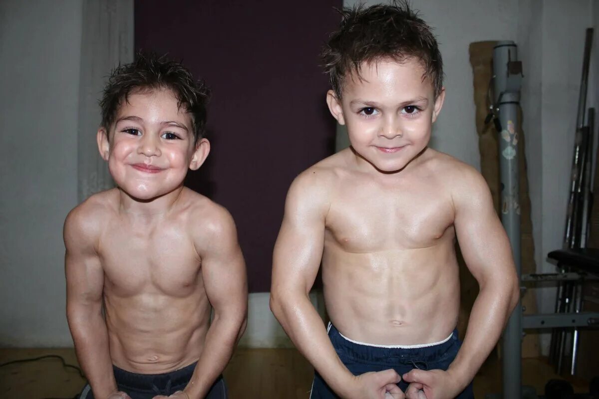 Самые сильные дети девочки. Джулиано и Клаудио строе. Джулиано строе качок. Джулиано строе мускулы. Джулиано строе мышцы.