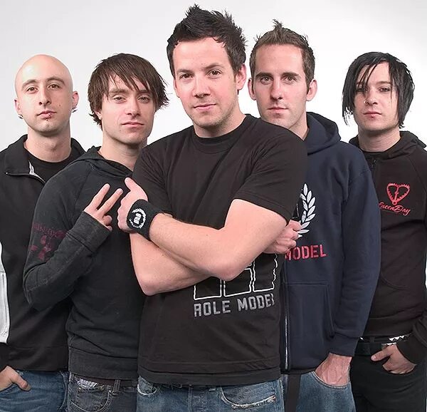 Симпл ПЛЭН. Группа simple Plan. Симпл ПЛЭН вокалист. Simple Plan 2022. Simple plan gone