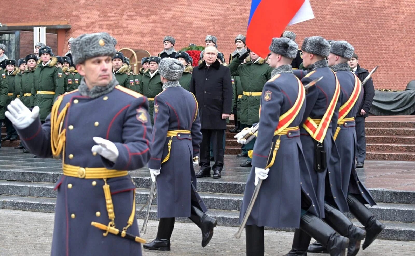 23 февраля 2024 года россия новости. 23 Февраля возложение венков к могиле неизвестного солдата.