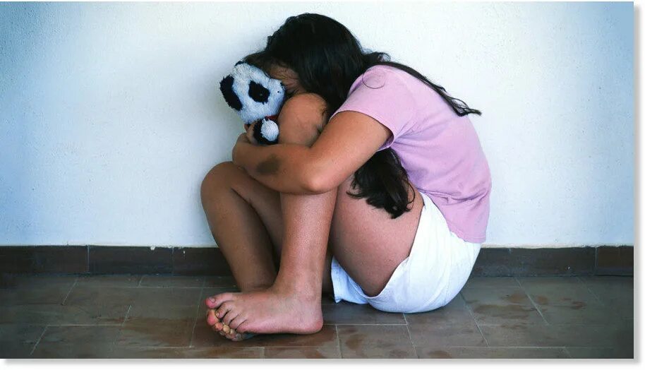 Насилие с несовершеннолетними снимки. Daughter abuse