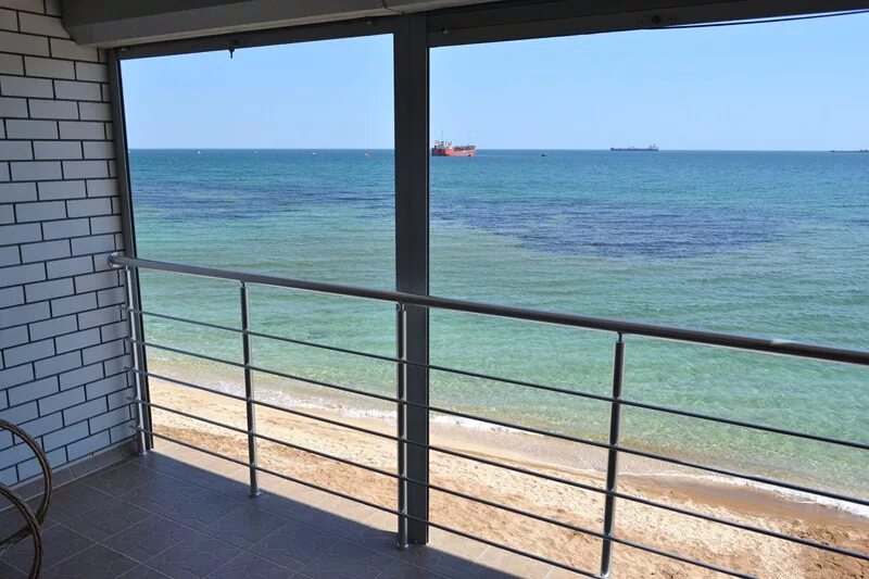 Феодосия черноморская набережная 42д. Эллинг паруса коктебель. Комплекс домиков на берегу моря крым. Снять эллинг на море. Снять эллинг на море.