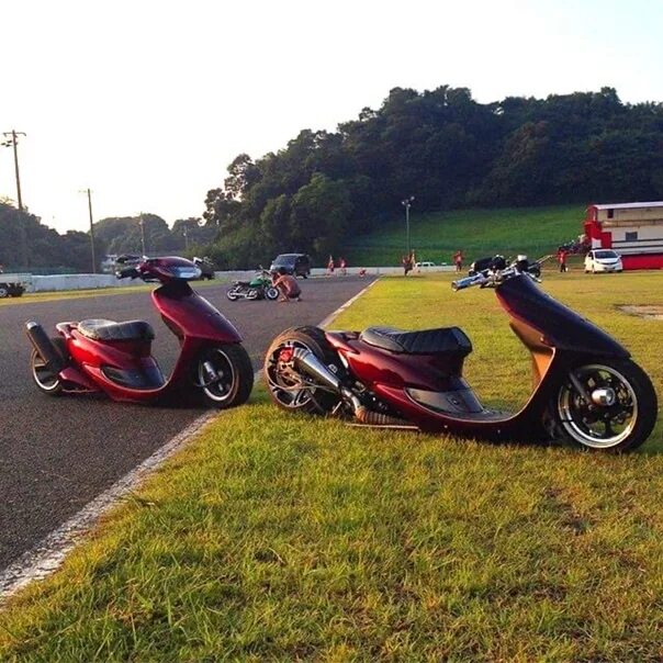 Honda dio af 35 zx. Дио с белыми колесами. Тюнинг хонда 34. Honda dio 27 tuning. Хонда дио 34.
