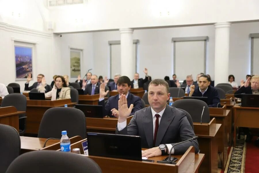 17 депутатов. Дума города Владивостока. Владивостокский народный совет депутатов. Внеплановое заседание Госдумы. Фото депутатов Думы Владивостока.