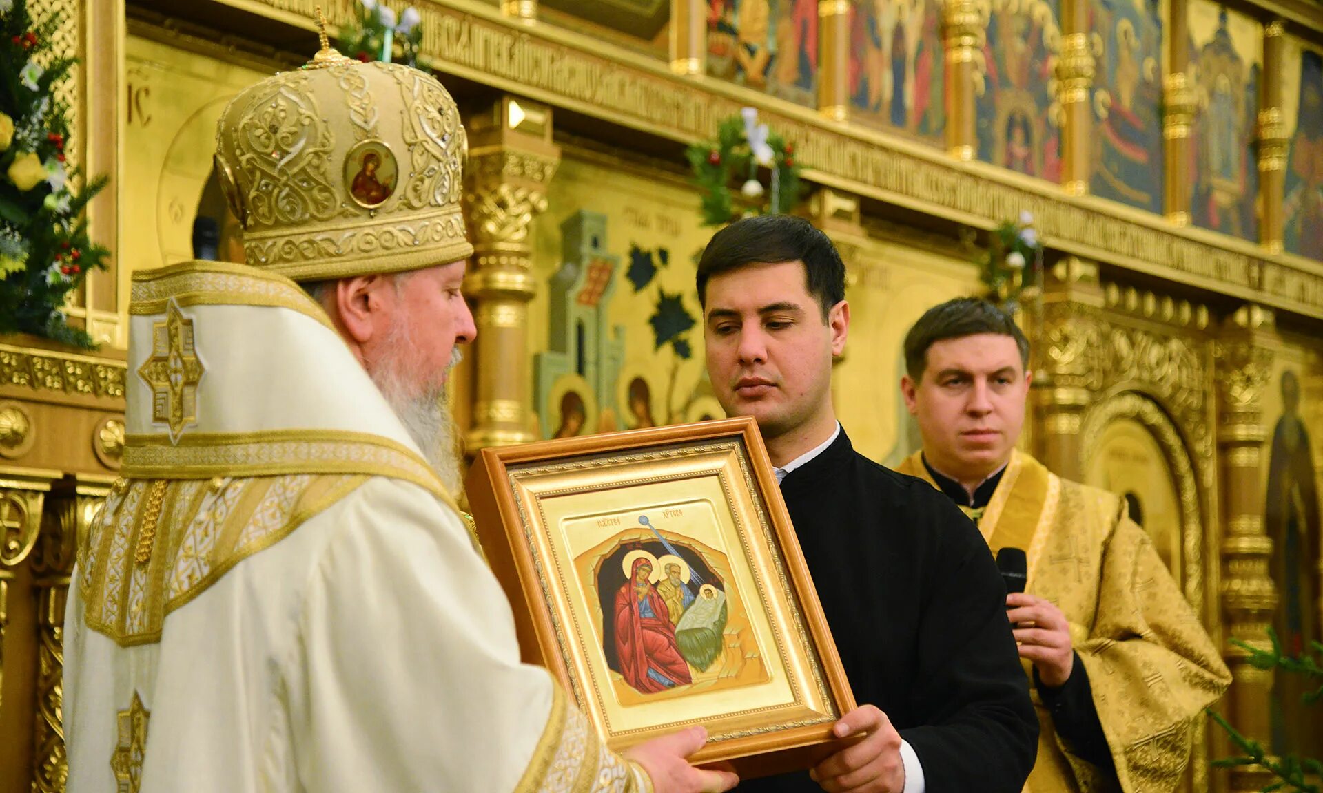 Служба в брянском кафедральном соборе. Собор брянских святых. Кафедральный собор в брянске служба для детей. Священник сергий г. Видео брянск в соборе рождество.