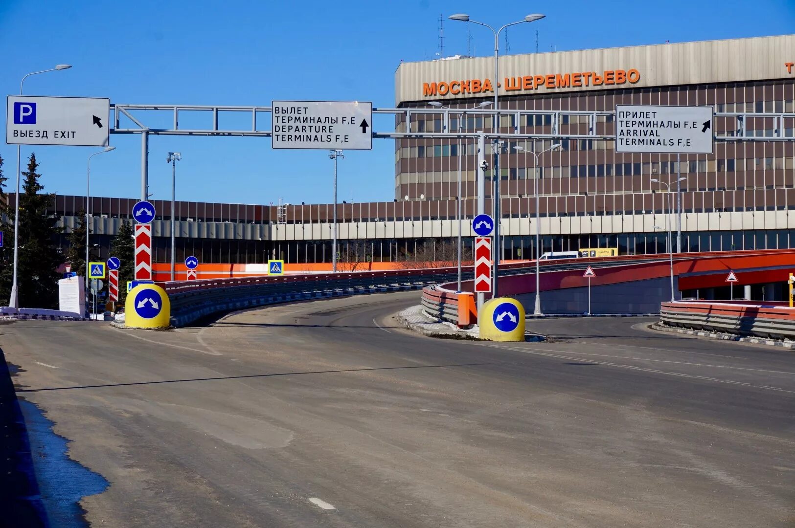 М-7 трасса москва. Железнодорожный переезд. Церковь в селе выезд сарапульского района. Д выезд. Перекрестки на грунтовой дороге.