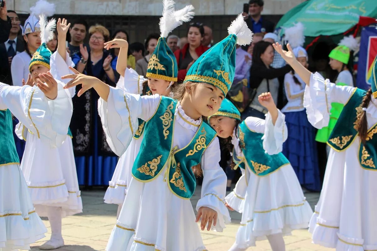 Навруз татарский праздник. Навруз в Татарстане. Праздник Навруз у татар. Праздники астраханских татар Навруз.