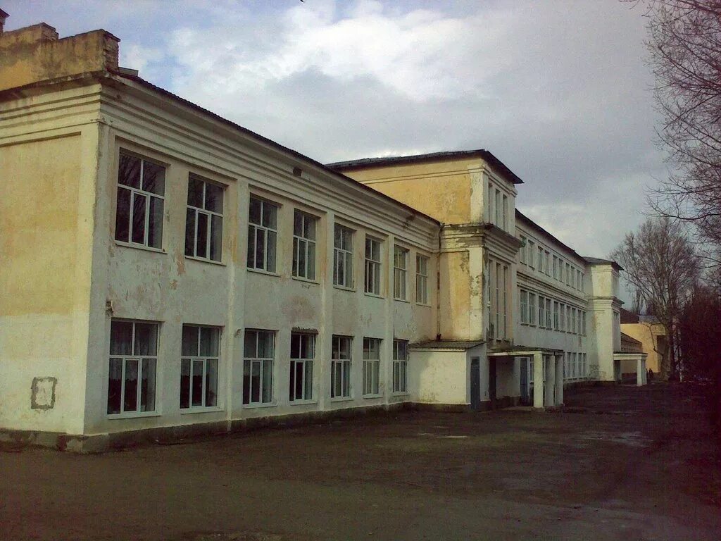 Крымск школы. Школа номер 1 города крымска. Школа номер 1 города крымска. Сош 1 крымск. Город крымск школа 1.