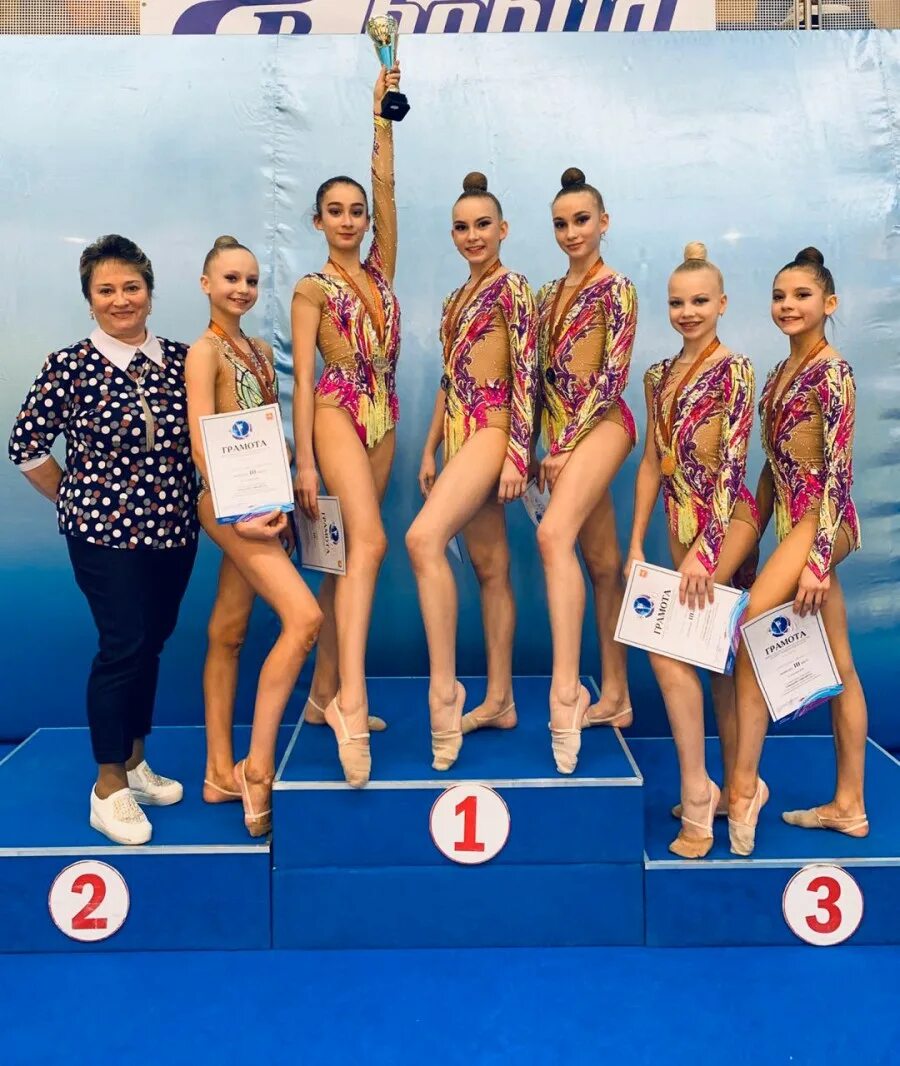 гимнастика новочебоксарск тренера. гимнастки лесгафта сборная. уральские самоцветы соревнования по художественной гимнастике 2023. всероссийские соревнования уральские самоцветы. художественная гимнастика соревнования.