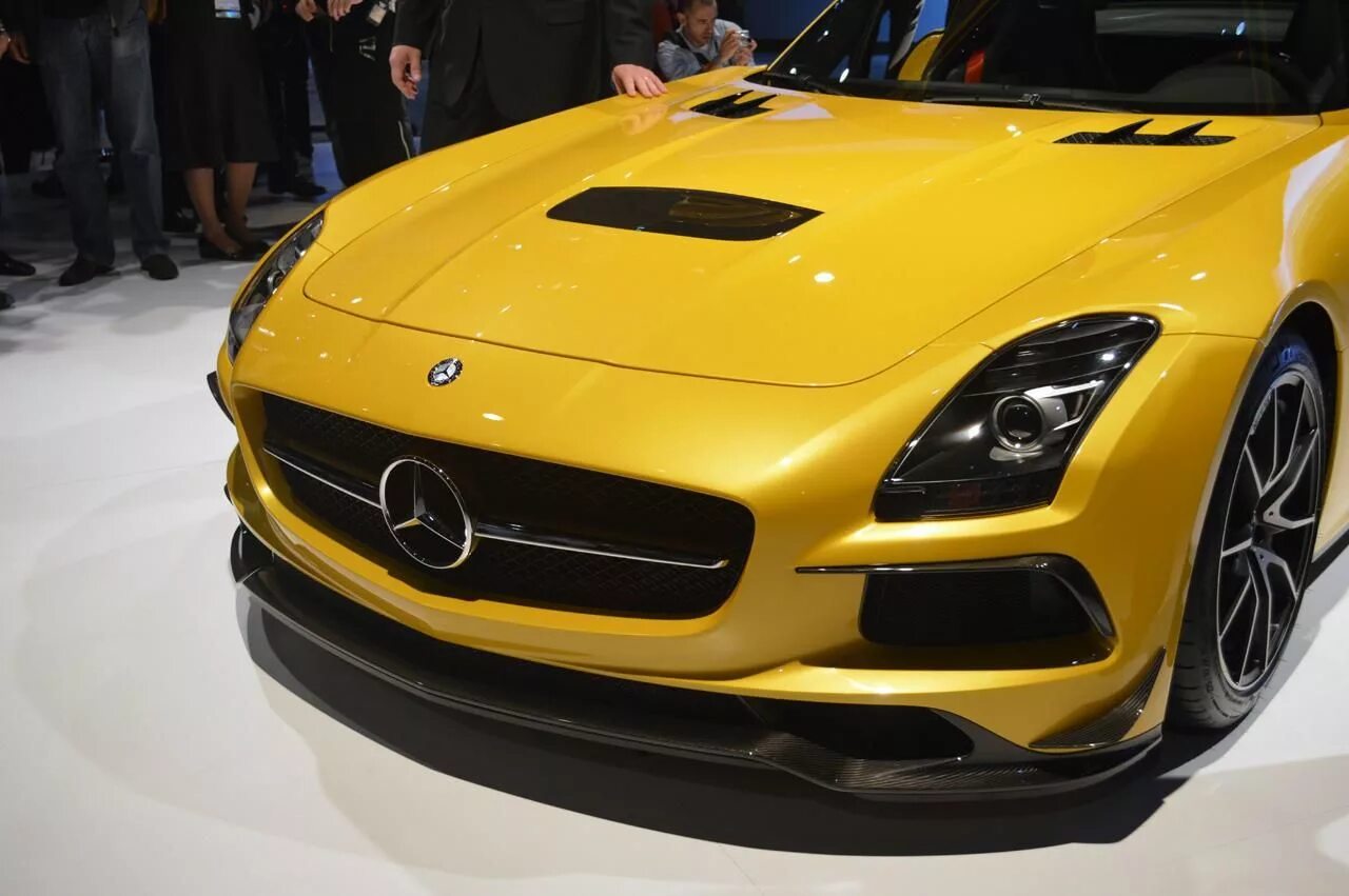 Быстрый мерс. Mercedes Benz SLS AMG Black Series. Желтый, автомобиль, Mercedes-Benz, SLS, AMG. Mercedes-Benz SLS AMG Black Series 1 43. Mercedes SLS желтый.