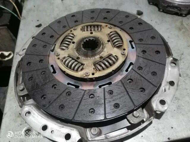 Корзина сцепления исузу трупер 2. Исудзу эльф недожим сцепления. Сцепление исузу. Сцепление исузу. Комплект сцепления исузу эльф 4hk1 евро 3.