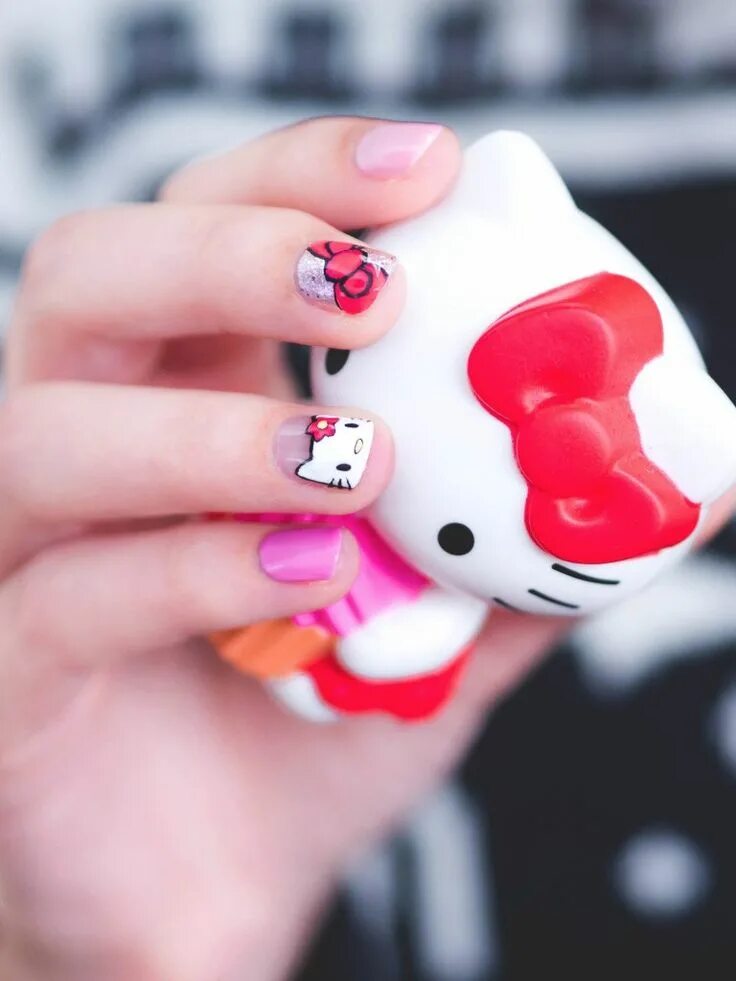 маникюр с хеллоу китти. лак хэллоу китти. маникюр хеллоу китти панк. розовый маникюр с хеллоу китти. маникюр на миндаль хэллоу с хеллоу китти.