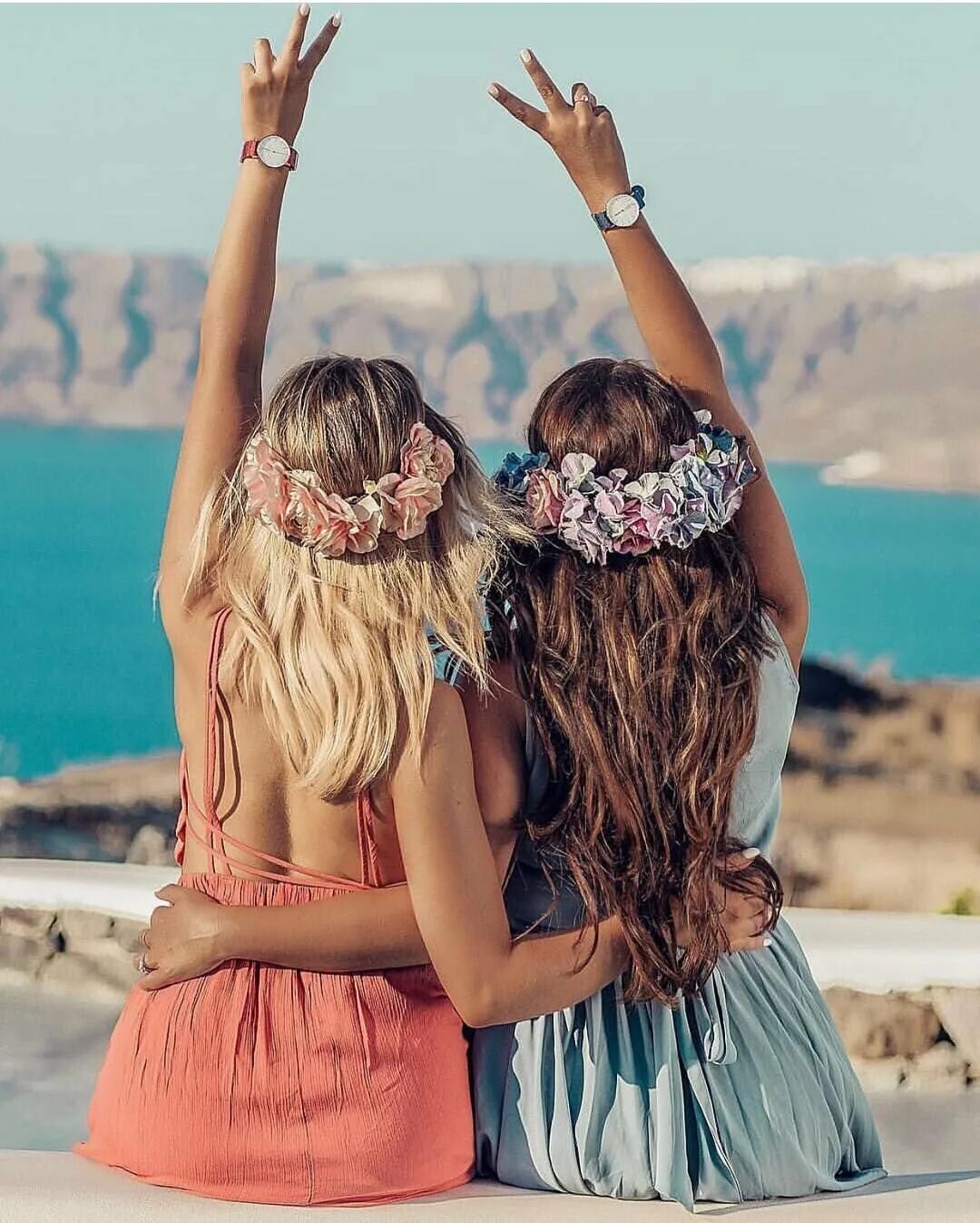 Красивые подруги. Красивые брюнетки. Дерзкий взгляд. Лучшие подруги. Подруги мультяшные.