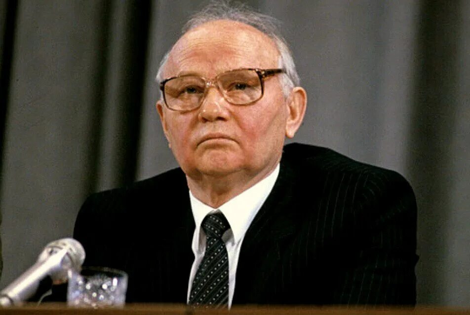 Хасбулатов руслан имранович 1990. Последний председатель. Руслан хасбулатов. Последний председатель. Последний председатель.