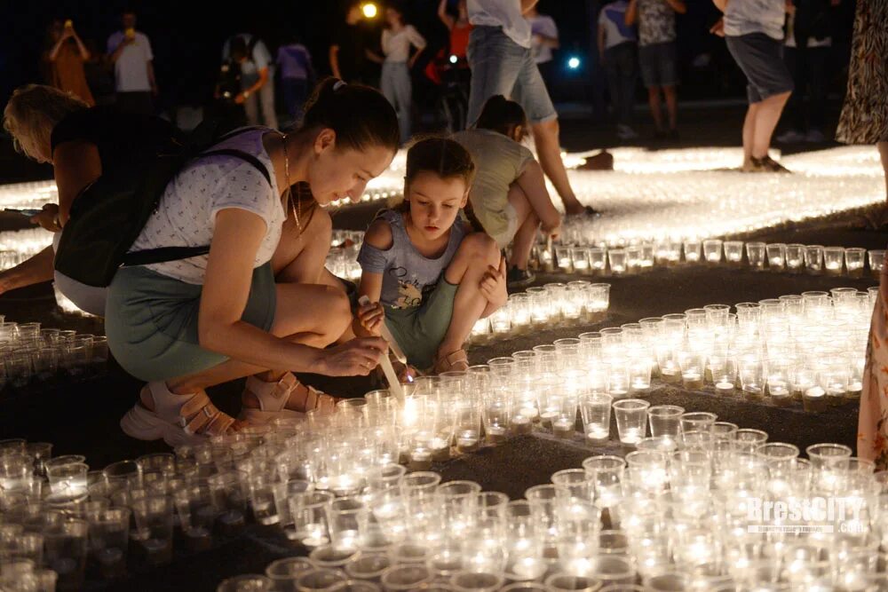 Luminary 1000 свечей. Картина из свечей. 1000 Свечей. Тысячи свечей. Сердце в 1000 свечей.