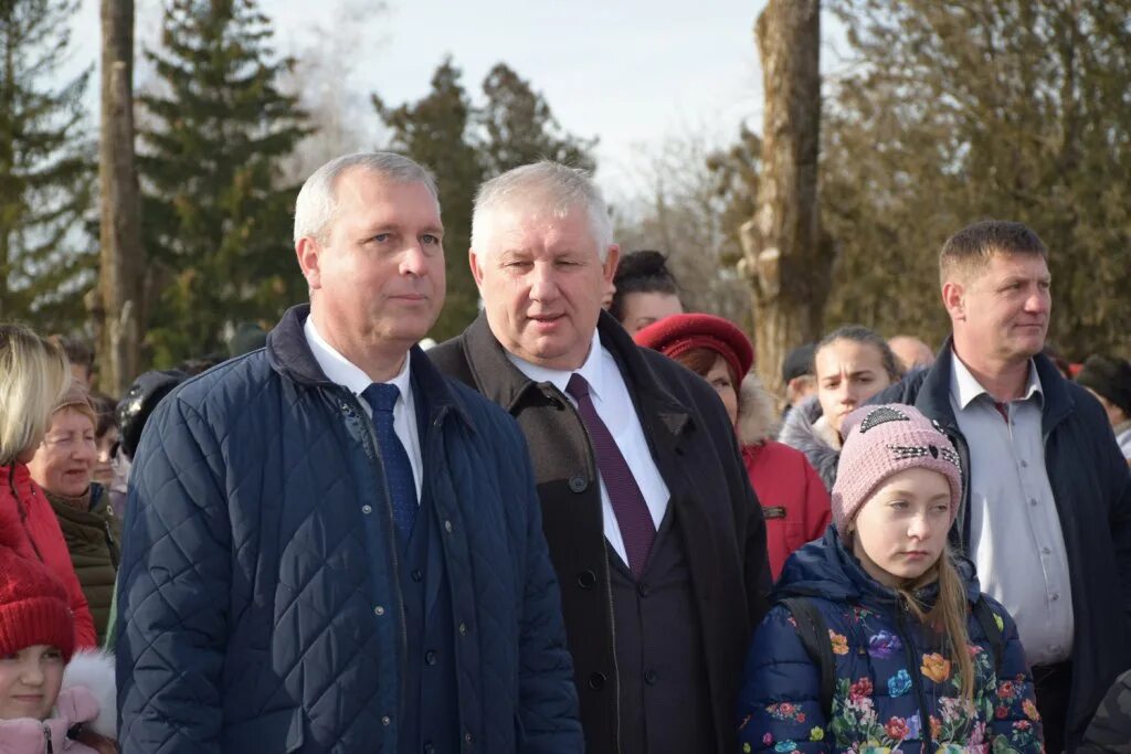 Новобейсугская выселковский краснодарский край. Глава Выселковского района. Станица Новобейсугская Выселковский район. Открытие сквера Новобейсугская. Выселковский район заместители.