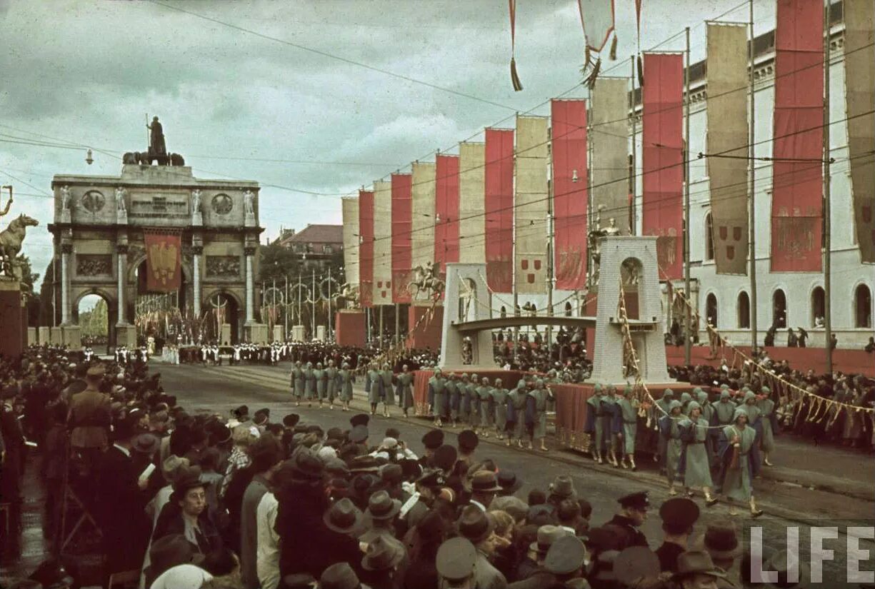 Апрель 1939 года. Мюнхен 1939. День немецкого искусства 1939. Festivals in Munich, 1939. Мюнхен 1939 год.