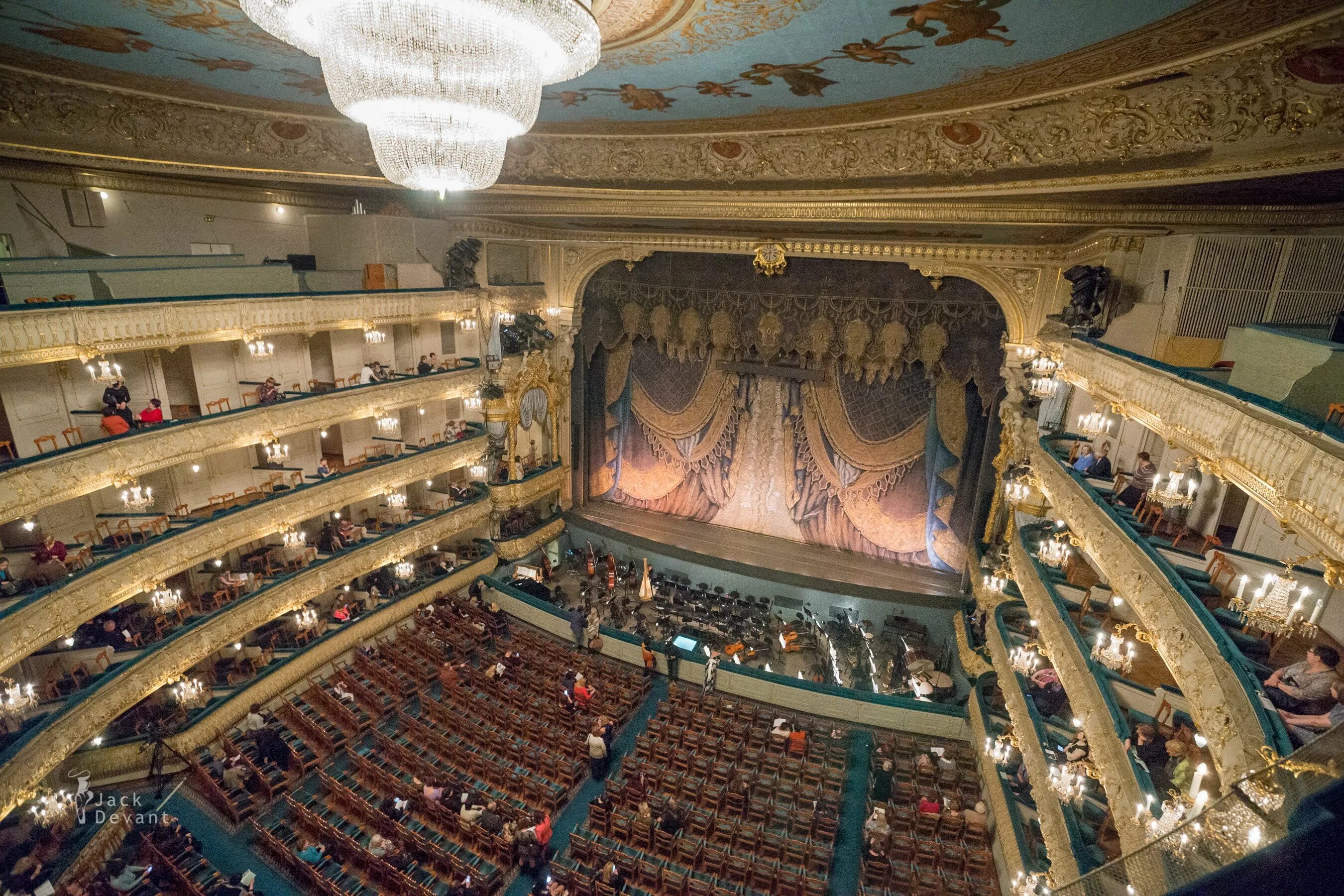 Mariinsky theater. Театр Мариинка в Санкт-Петербурге. Мариинский театр Санкт-Петербург основная сцена. Сцена Мариинского театра Санкт-Петербург. Мариинский театр 1 Санкт-Петербург.