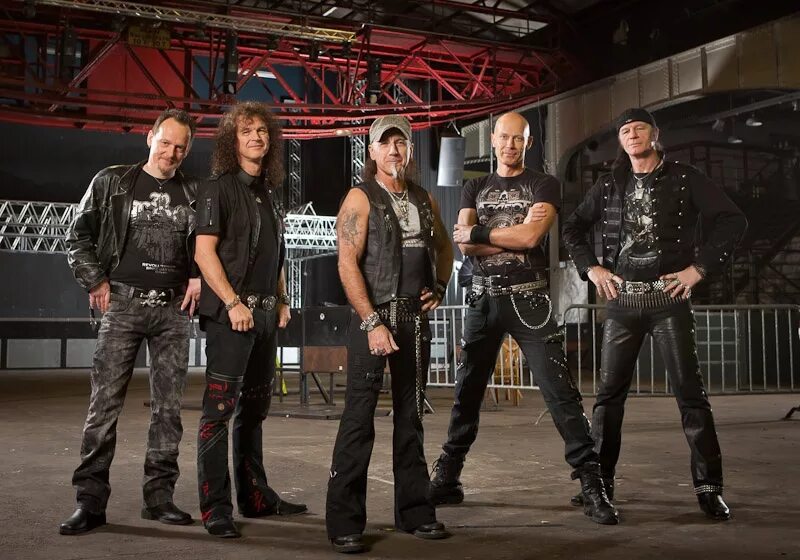 Accept machine. Субкультура металлистов металхед. группа accept. хеви металлисты субкультура. accept blind rage - live in chile 2013.
