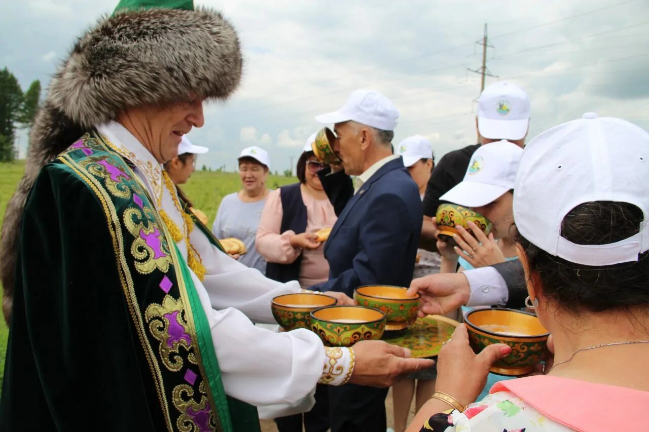 Татышлинский район дворец культуры. Башкирский Курултай. Курултай народов Кыргызстана. Народов Татышлинского района. Что такое курултай в истории