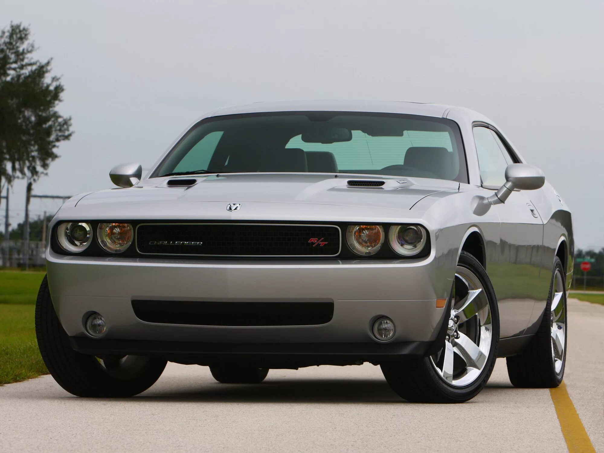 Додж 5 поколение. Dodge Challenger III 2008. Dodge Challenger 3 поколение. Додж Челленджер 2 поколения. Dodge Challenger 2007.