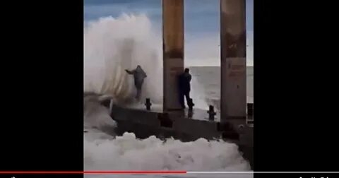 Девушка нашли в море в сочи