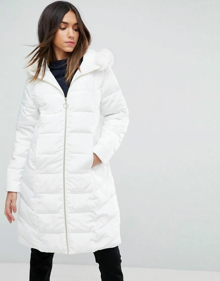 Купить удлиненный куртку зимнюю женскую. Куртка белая длинная женская. Куртки удлиненные женские. Белый длинный пуховик женский. Синтепоновое пальто женское.