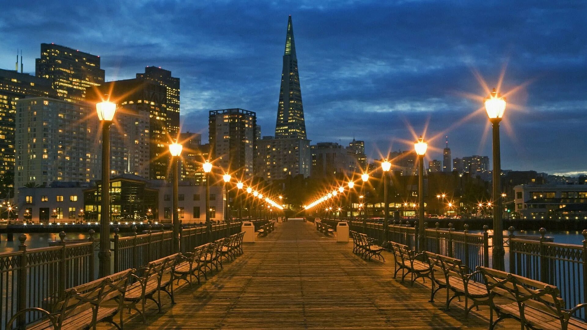 Красивое время ночью. Набережная Сан Франциско. Сан Паоло набережная ночь. Сан-Франциско набережная фонарь. Сан Франциско вечерние огни.