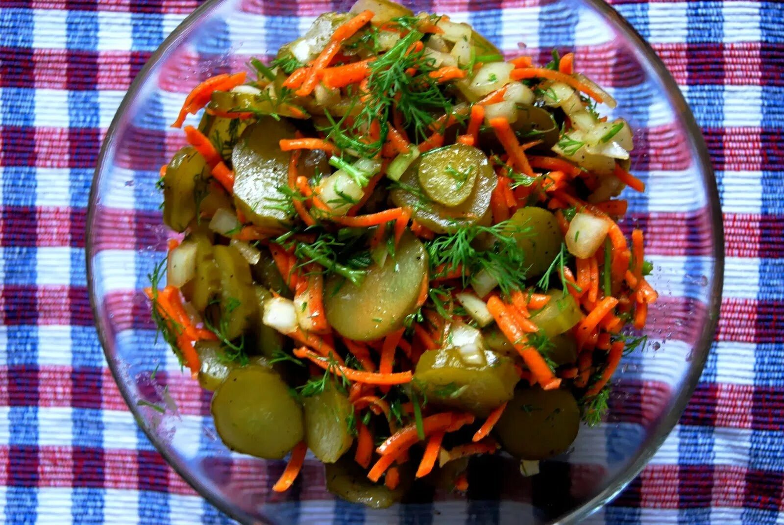 Маринованные огурцы приготовить салаты