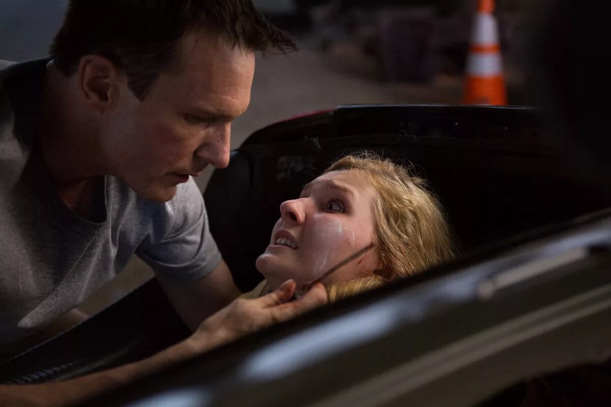 911 похитили девушку. Вызов 911 фильм. Кейси уилсон тревожный вызов. Фильм 911 тревожный вызов. Холли берри в фильме тревожный вызов.