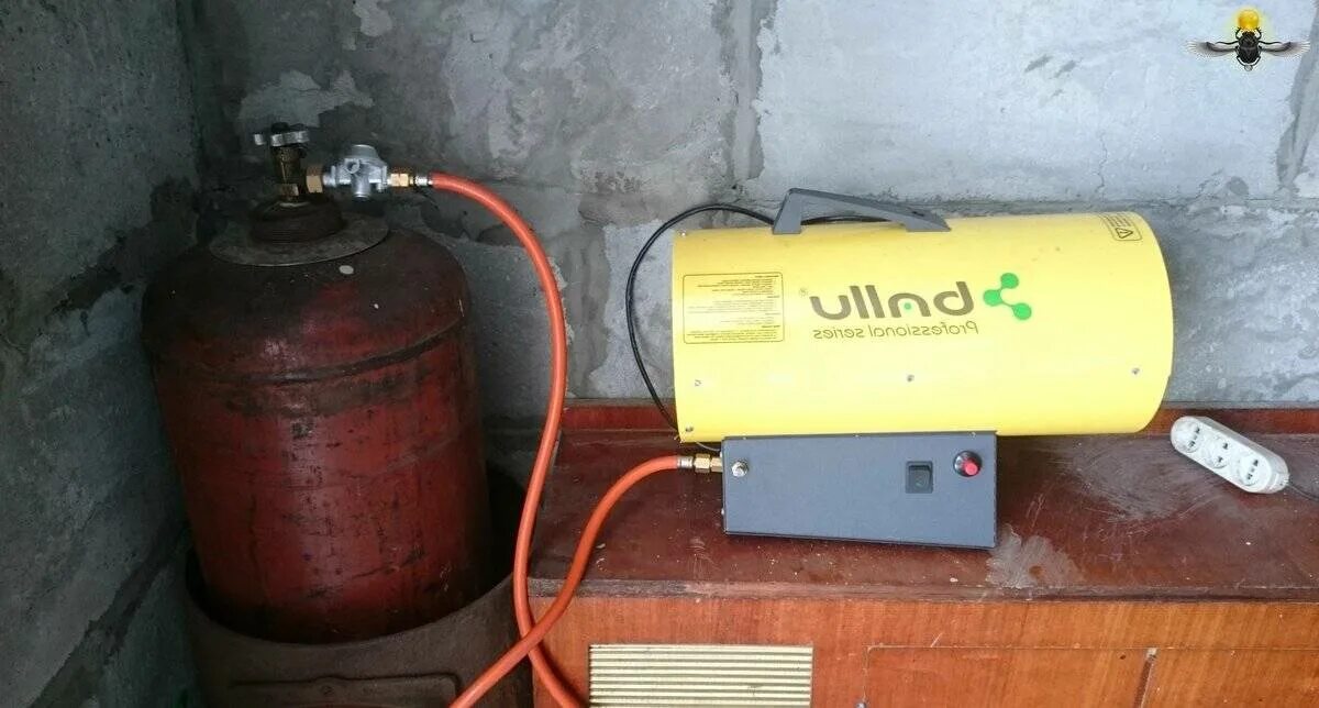 Газовый конвектор на баллонном газе для дачи. Отопление гаража от газового баллона. Отопление гаража газом из баллонов. Отопление гаража от газового баллона. Печка на газу для гаража.