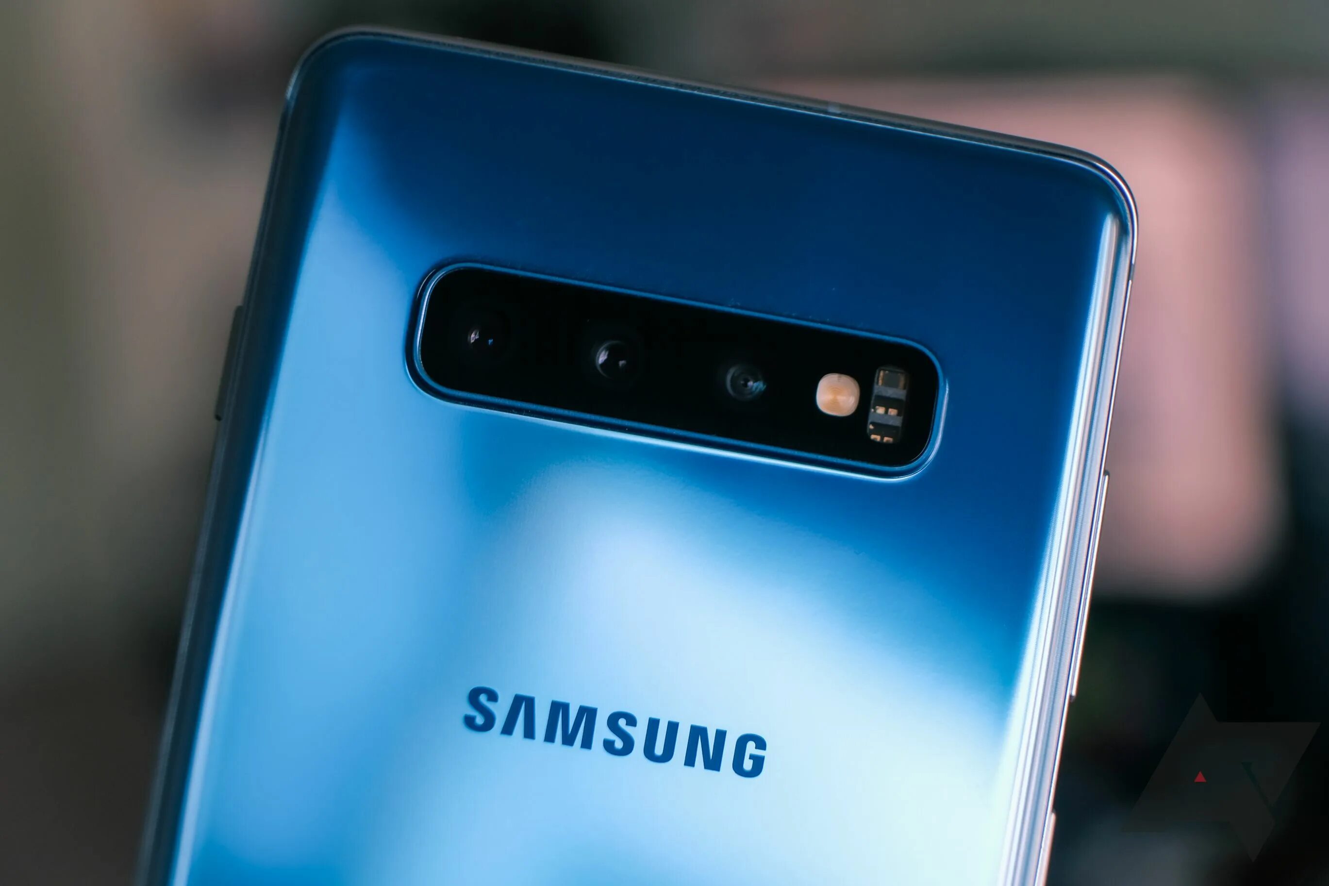 Самсунг 10 версия. Samsung Galaxy s10. Samsung Galaxy s10 Blue. Samsung Galaxy s10e Blue. Samsung s10 Pro.