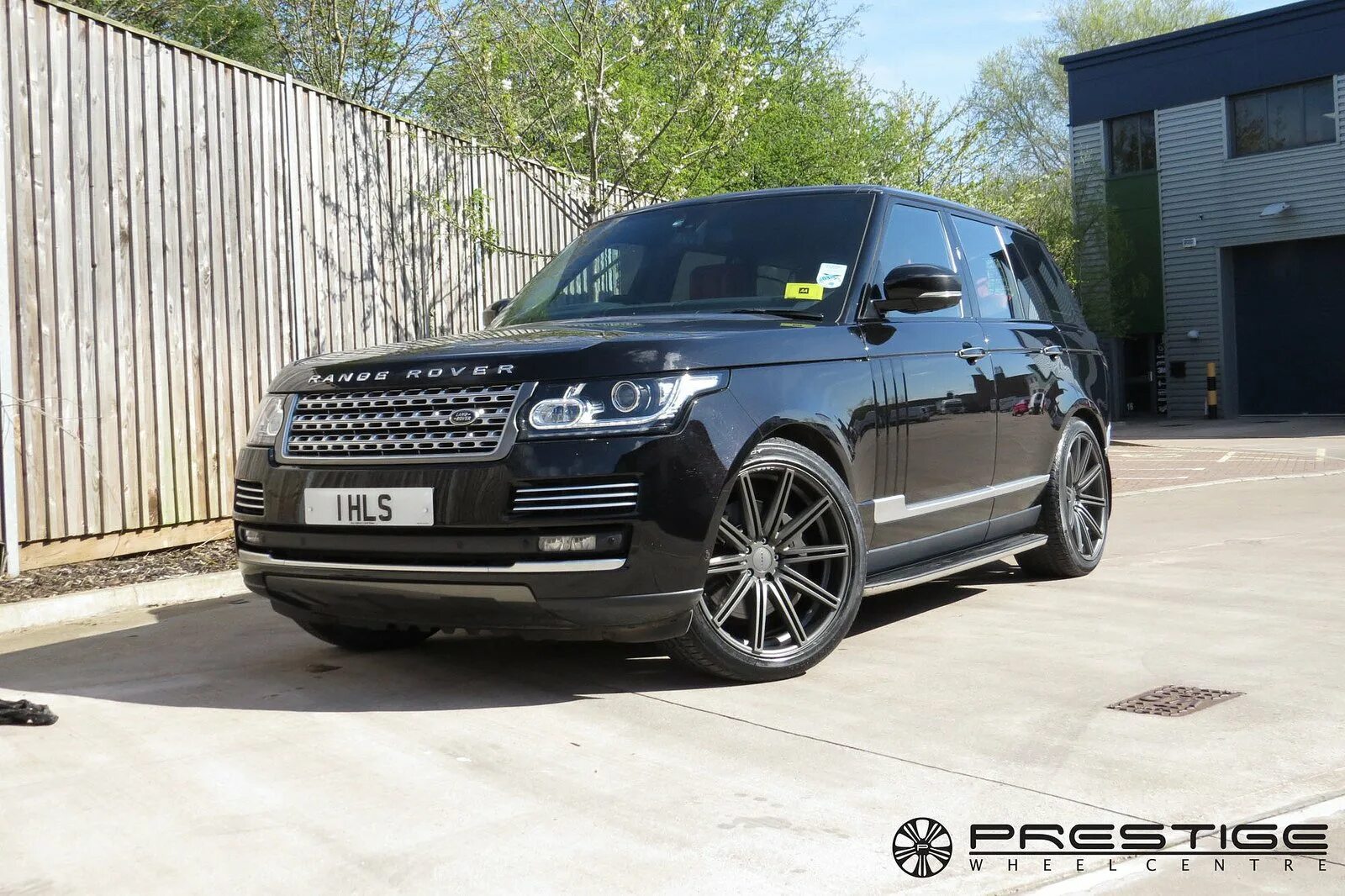 Https r 22. Диски на range Rover l405 r22. Range Rover l405 r22. Диски range Rover r22 Vossen. Диски на range Rover r22 Black.