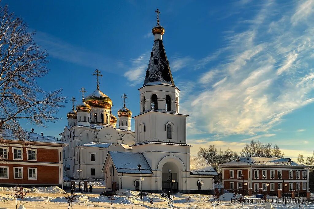 Храм феодосия череповец. Кафедральный собор афанасия и феодосия череповец. церковь афанасия и феодосия череповецких в череповце. воскресенский собор череповец зима. храм в заречье череповец.