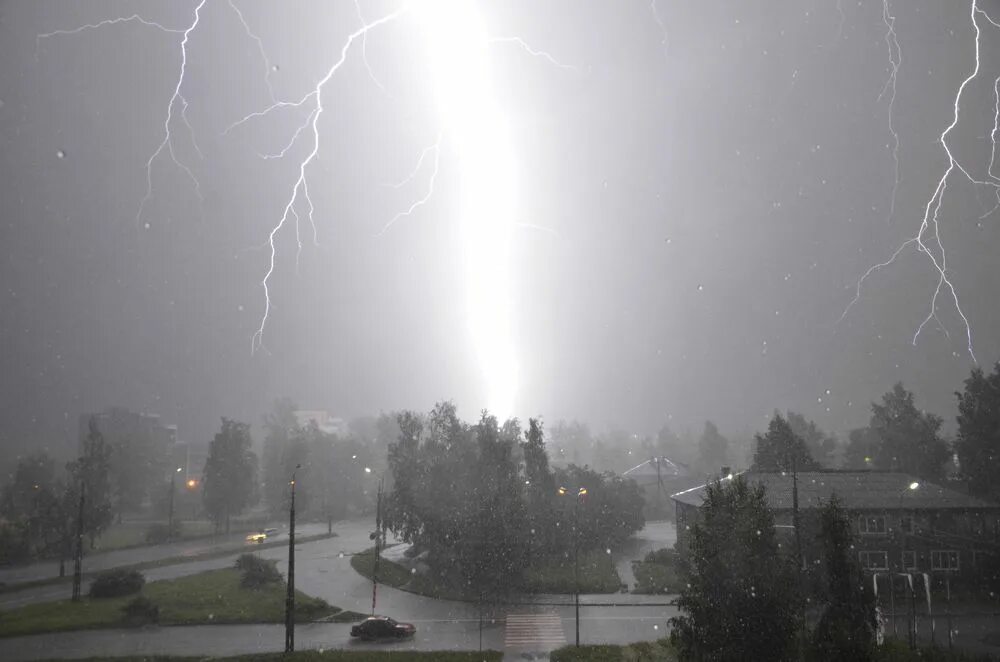 Где будет идти дождь. Ливень и потоп в липецке. Где будет идти дождь. Екатеринбург дождь. Ливень в московской области.