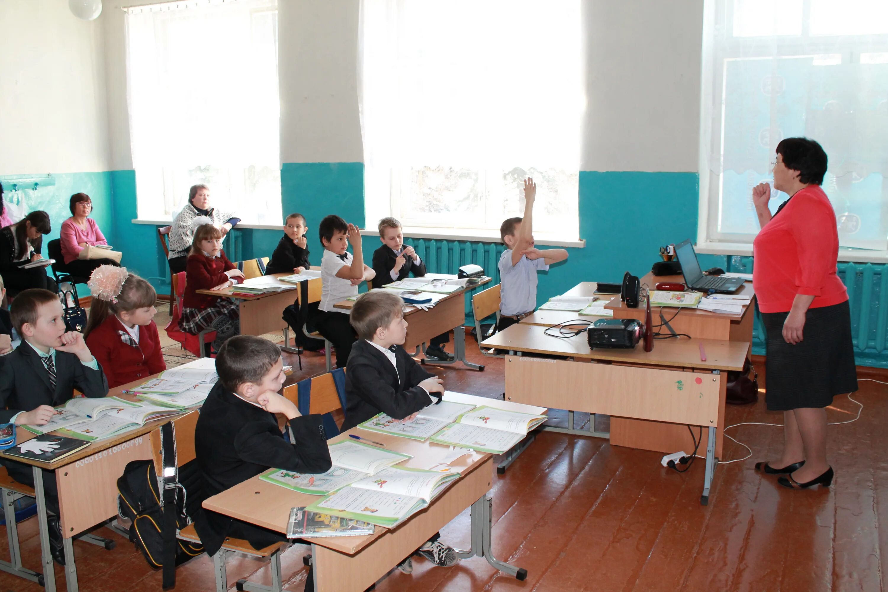 преподаватели 11 школы. преподаватели 11 школы. учителя некрасовской средней школы ярославская область. учителя 11 школы фото. учителя средней школы.