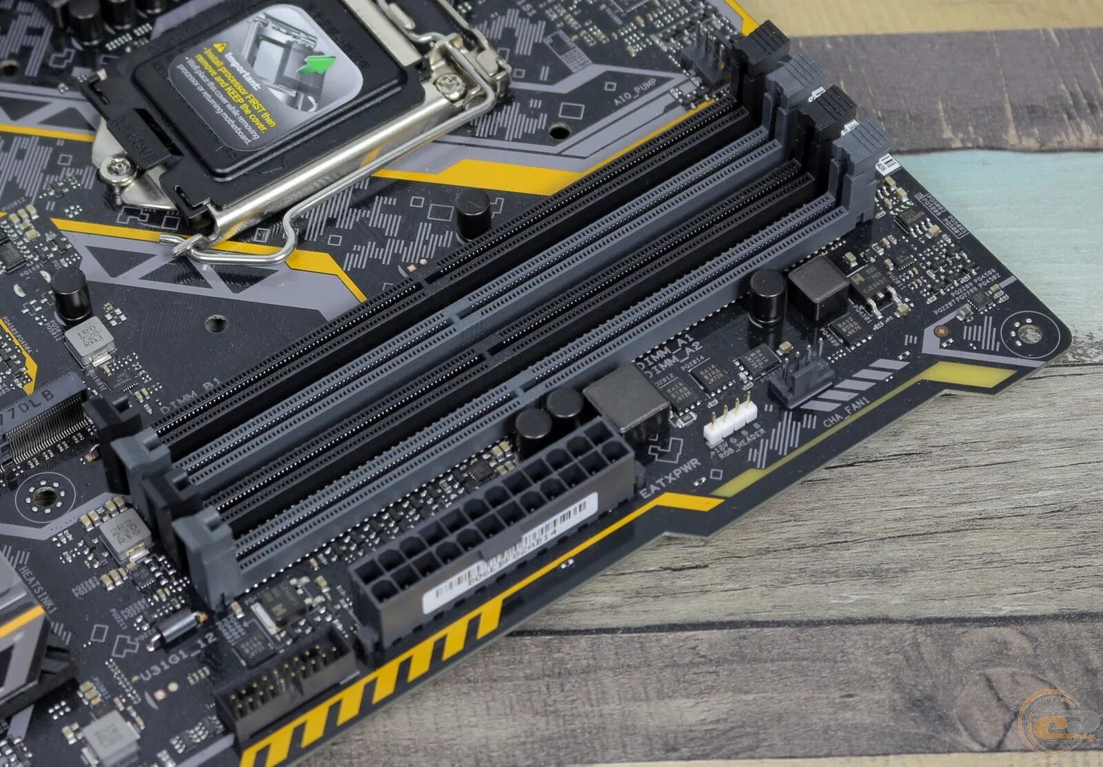 Слот памяти купить. ASUS TUF z370. Материнская плата ASUS TUF z370. ASUS z370-p. ASUS TUF Оперативная память.